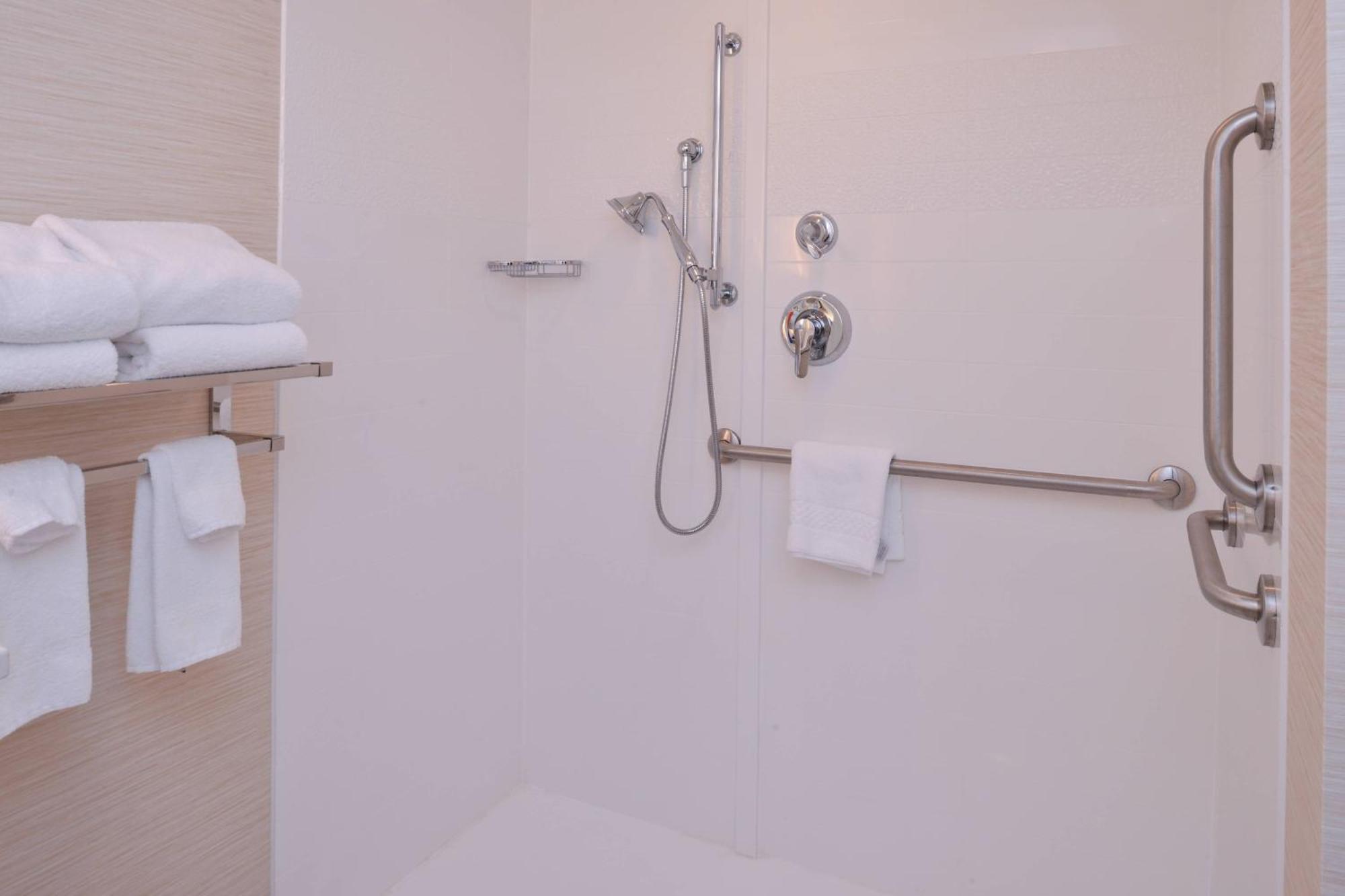 Fairfield Inn & Suites By Marriott Plymouth White Mountains Екстериор снимка