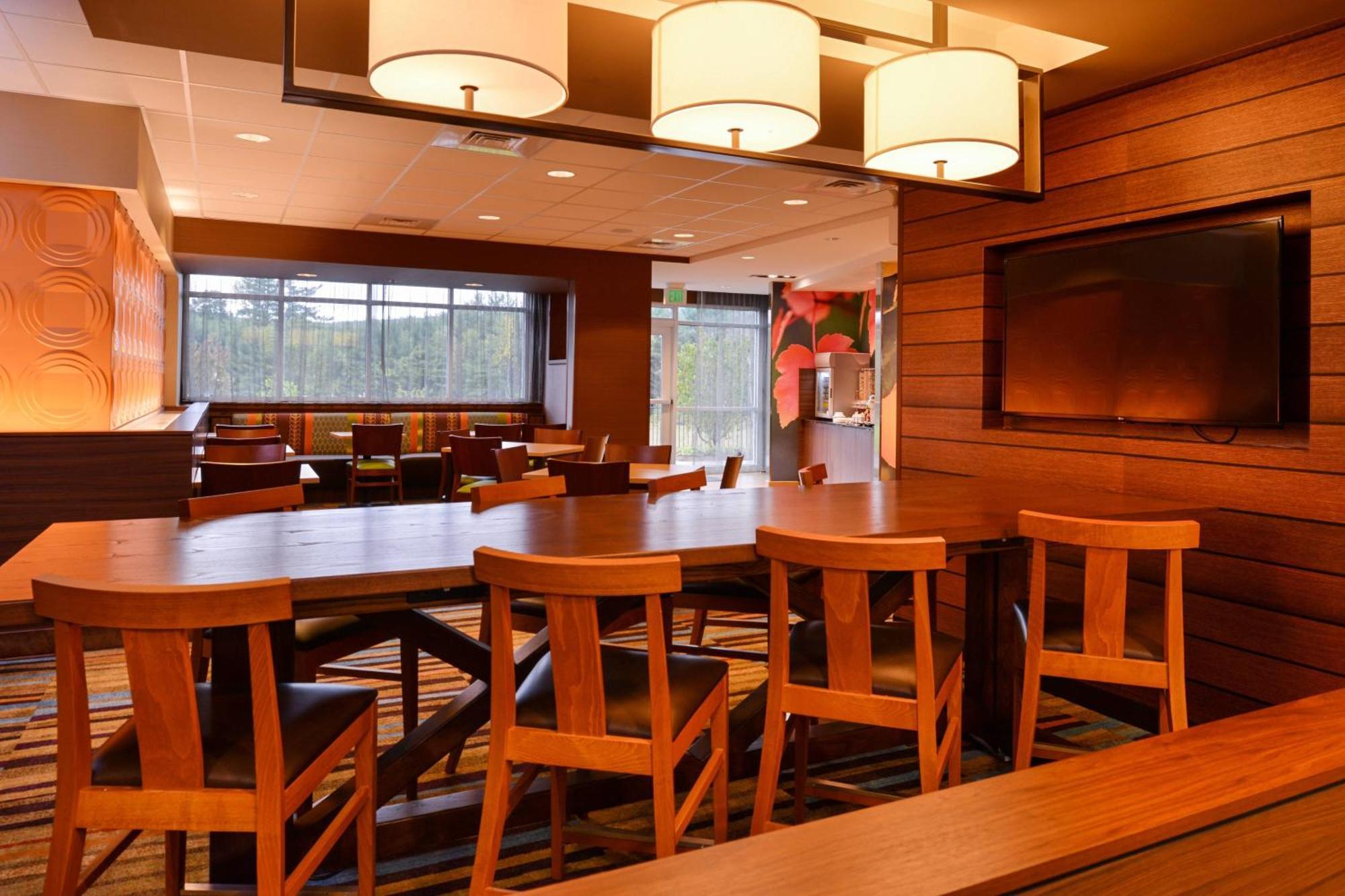 Fairfield Inn & Suites By Marriott Plymouth White Mountains Екстериор снимка