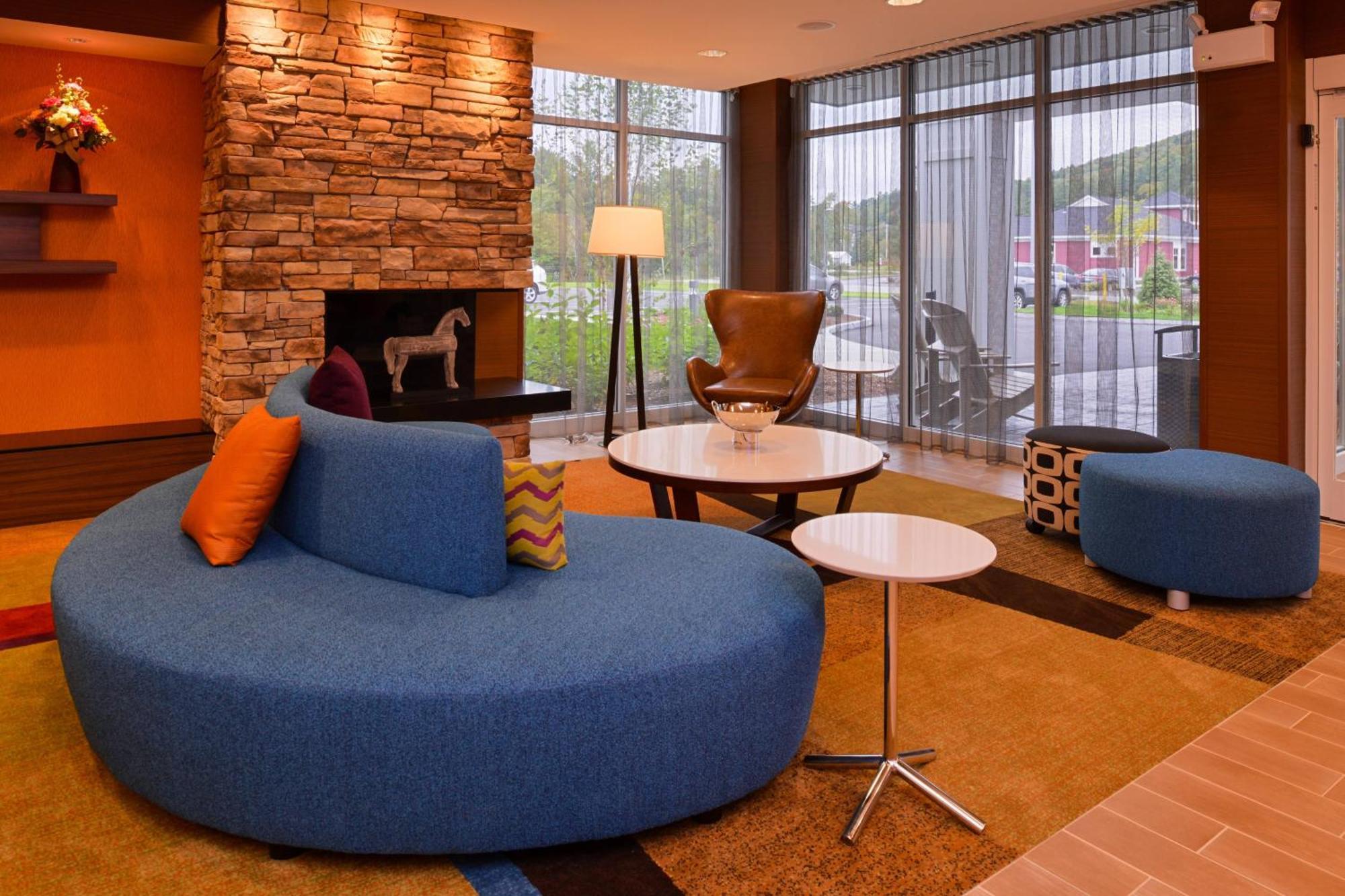 Fairfield Inn & Suites By Marriott Plymouth White Mountains Екстериор снимка