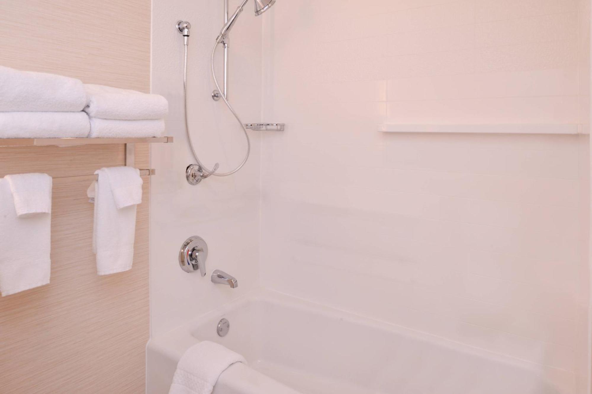 Fairfield Inn & Suites By Marriott Plymouth White Mountains Екстериор снимка